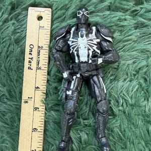 Marvel Legends Venom Actionfigur Svart Symbiot Spider-Man 7-tums Hasbro 2013 bild 3