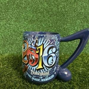 Taza de recuerdos musicales de los parques Disney 2016 con Mickey Mouse, el Pato Donald y Pluto imagen 4
