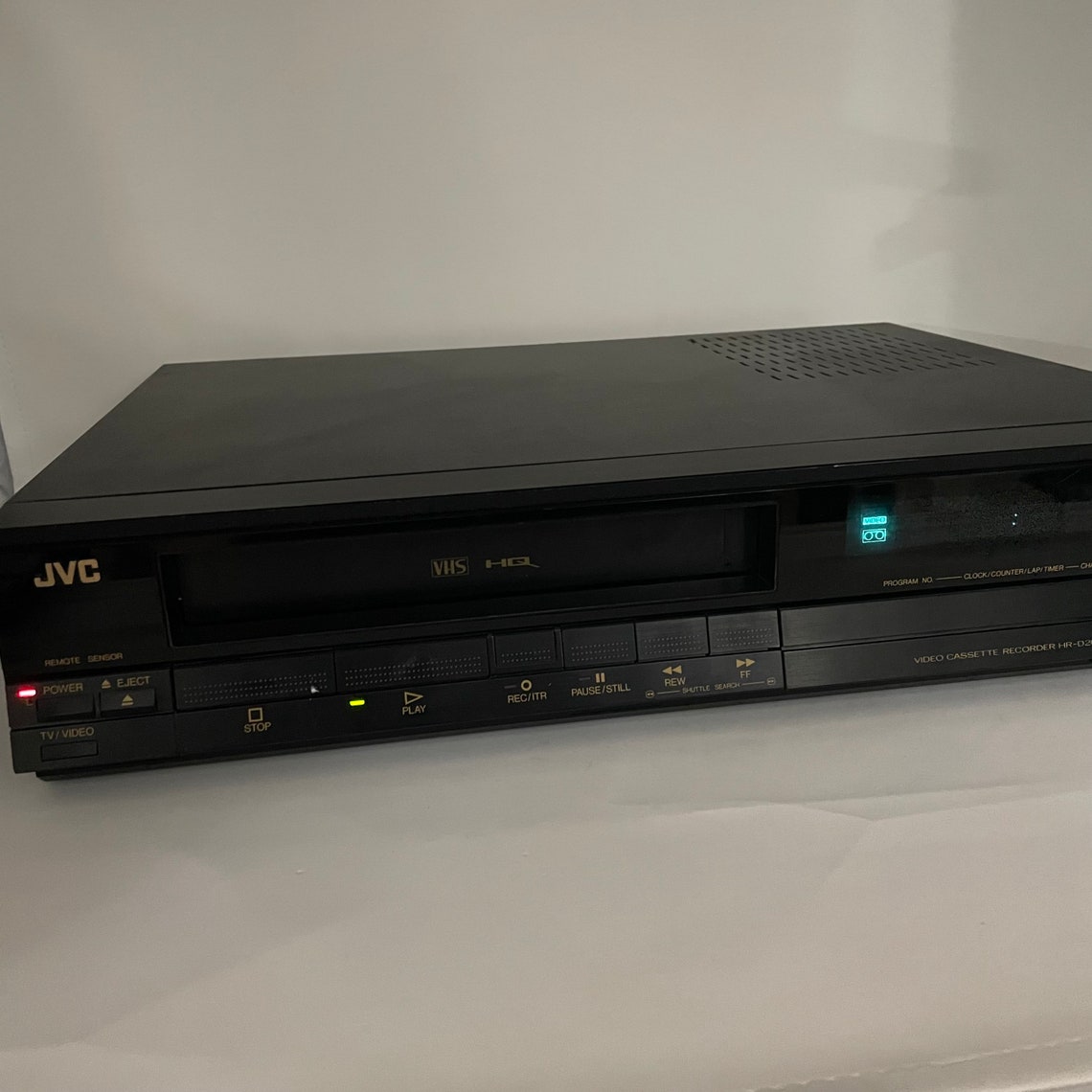 Vintage Electronic JVC Video Cassette Recorder/player HQ Model HRD200U