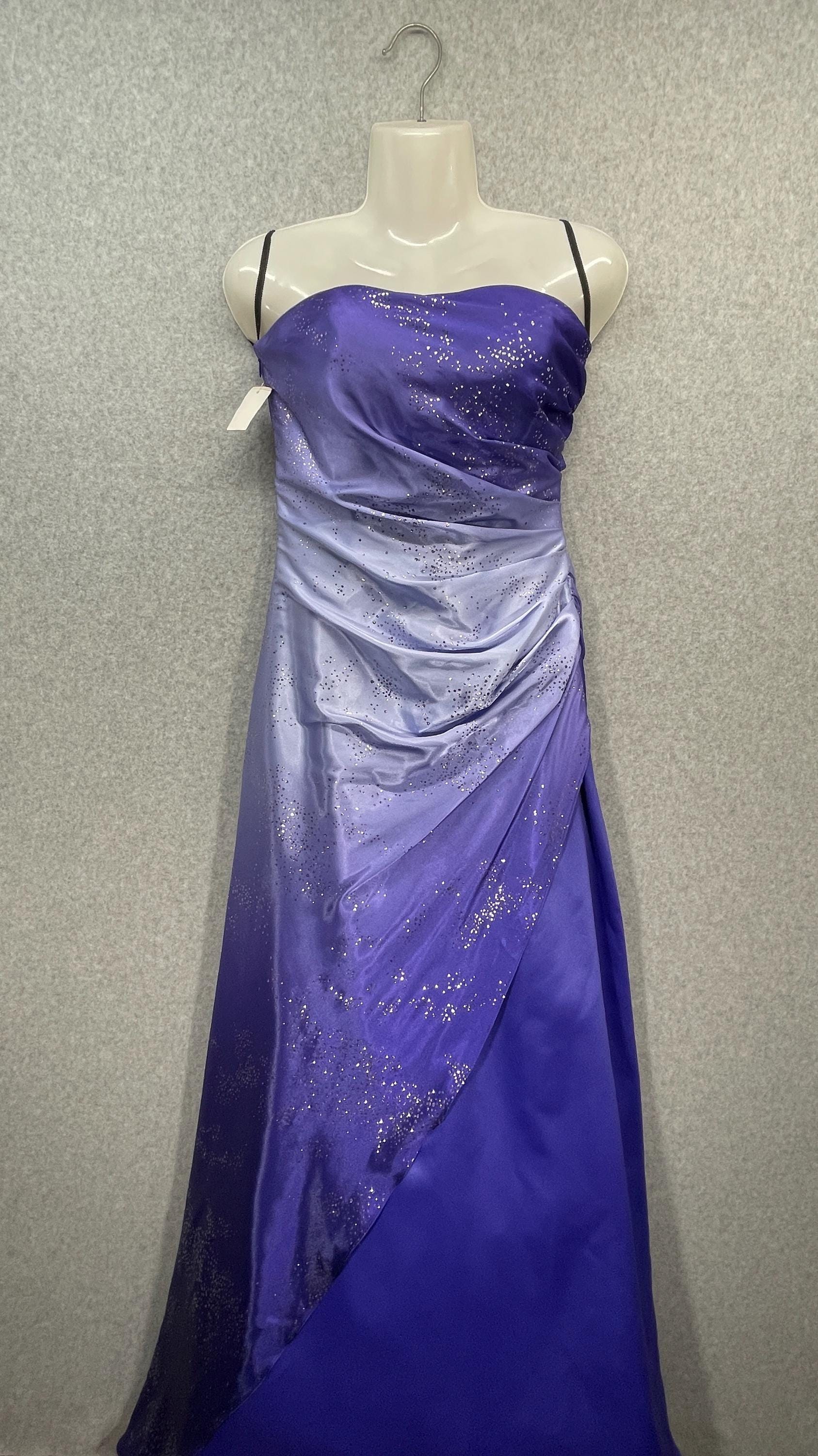 jump apparel prom dresses Junior / Teen Size 9 Cocktail Rippled ruching shapes this unforgettable silhouette. Jump Apparel Womens Juniors Glitter