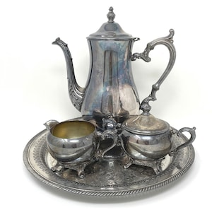 Antiguo juego de té victoriano plateado de WM Rogers: cafetera, jarro para leche, azucarero y plato