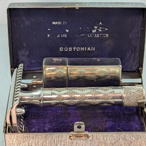 1921 NEW Improved Gillette Silver Plated BOSTONIAN Vintage Safety Razor Set in Case