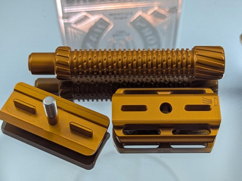 OLIWORKS M3teorite Aluminum Safety Razor Set With 3 Base Plates - NEW ...