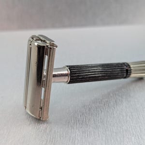 1982 Gillette Black Handle Flare Tip Super Speed "Black Beauty" Vintage Safety Razor Date Code C4