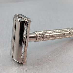 1966 Gillette "REGULAR" Super Speed Vintage Safety Razor Date Code L4