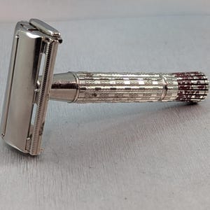 1956 Gillette RED Tip "HEAVY" Super Speed Vintage Safety Razor Date Code B4
