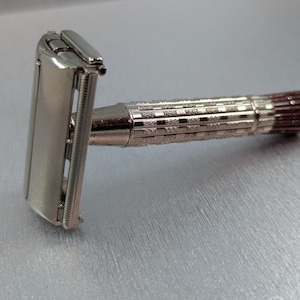1955 Gillette RED Tip "HEAVY" Super Speed Vintage Safety Razor Date Code A3