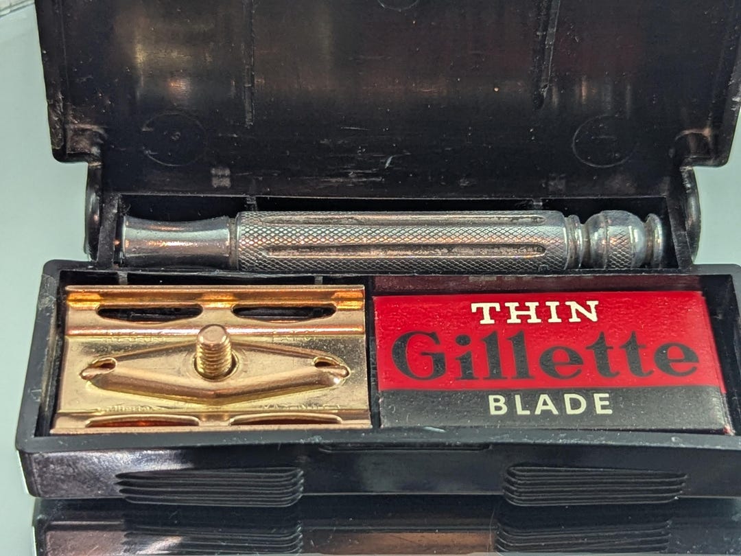 Military Gillette Razor 1945-1946 Gillette WWII Military Contract Tech Vintage Safety Razor Set ...