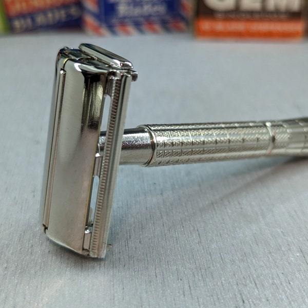 1957 Gillette "REGULAR" Super Speed Vintage Safety Razor Date Code C1