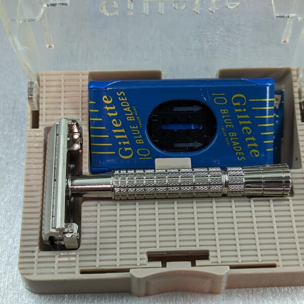 1956 Gillette "REGULAR" Flare TIP Super Speed Vintage Safety Razor Set in Case Date Code B4