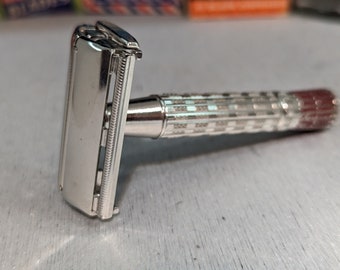 1956 Gillette RED Tip "HEAVY" Super Speed Vintage Safety Razor Date Code B2