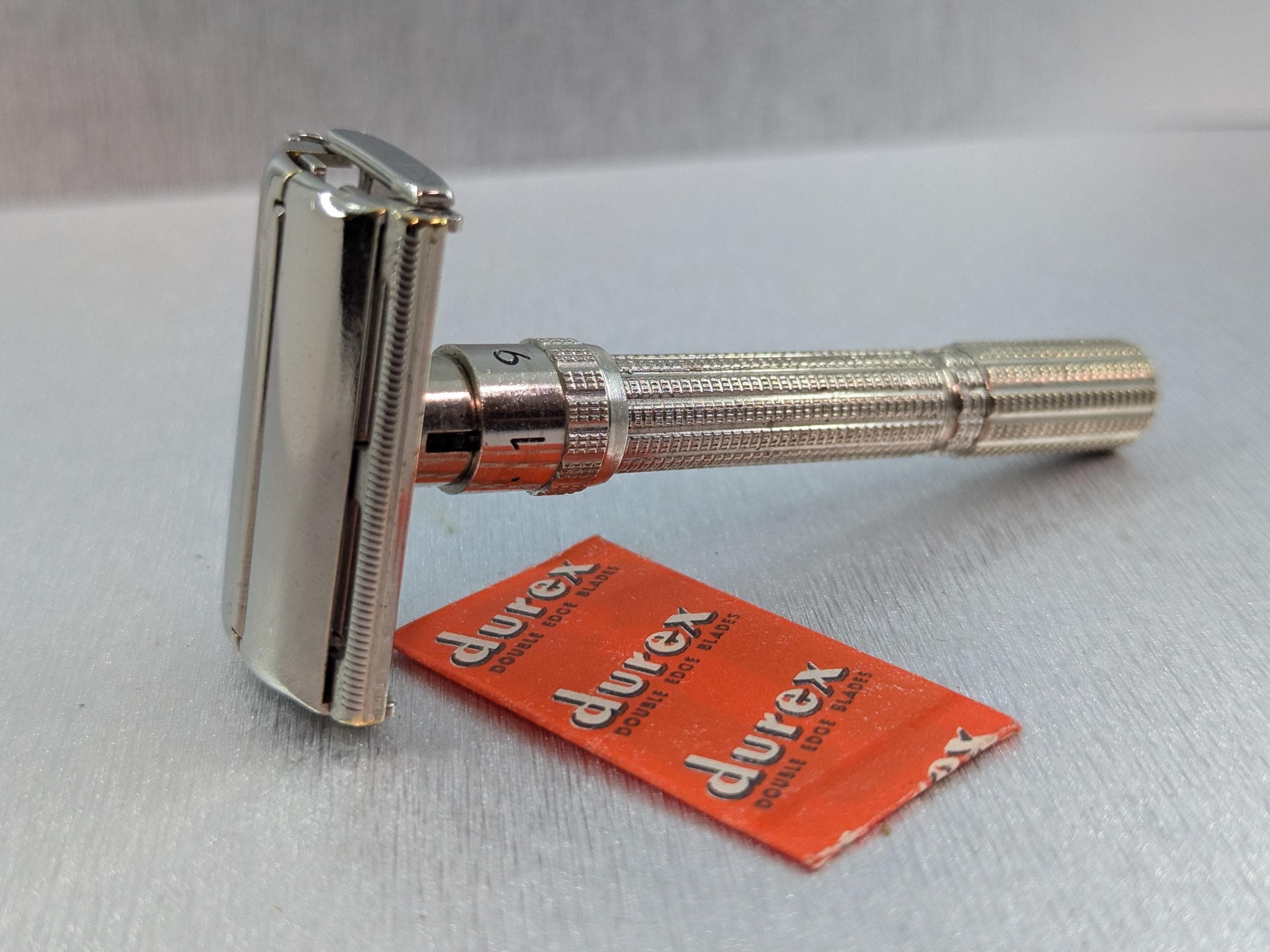 Gillette Slim Adjustable 1961年ジレットシェーバー Gillette Slim (1962 - Code H1) Rhodium Plated Adjustable