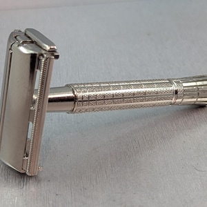 1960 Gillette "REGULAR" Super Speed Vintage Safety Razor Date Code F1