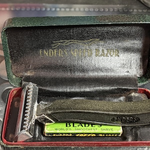 1930s ENDERS Speed Razor Vintage Single Edge Safety Razor Set In Case with Blades