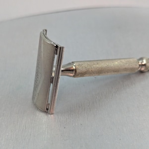 1953 Gillette Silver Tech Vintage Safety Razor Date Code Y2