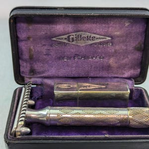 NOUVEL ensemble de rasoirs de sûreté vintage américain Gillette Silver New Standard améliorés des années 1920 dans un étui - Fabriqué au CANADA