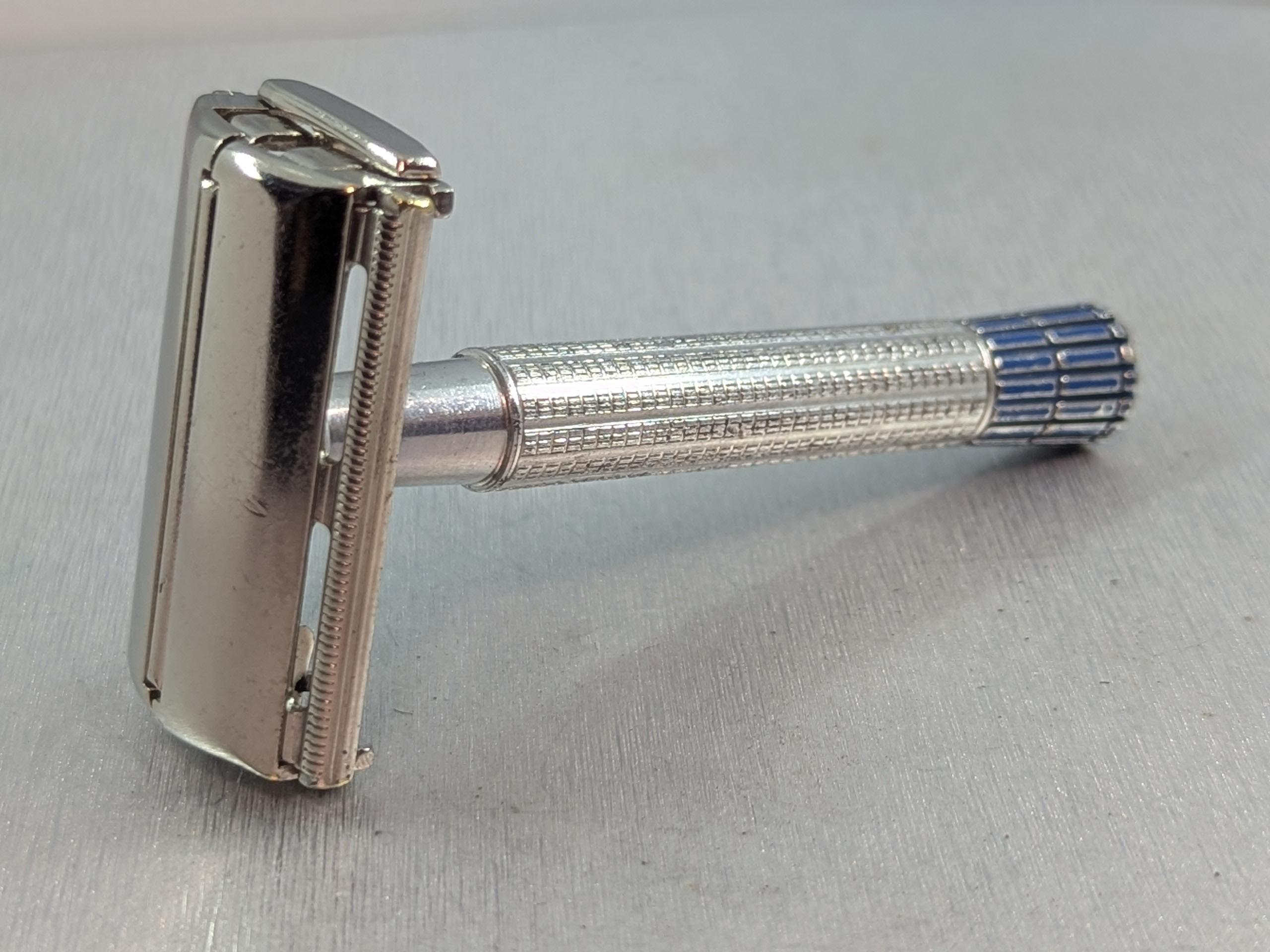 Gillette ヴィンテージ剃刀 40s〜50s 箱 替刃付き Gillette ヴィンテージ剃刀 40s〜50s 箱 替刃付き - メルカリ
