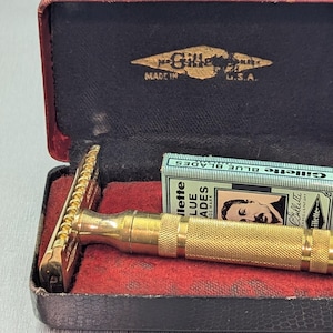 1934 Gillette Gold New Special DeLuxe Short Comb Red and Black Vintage Safety Razor Set in Case With Blades