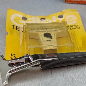 1966 Gillette Techmatic Band Single Edge Vintage Safety Razor with NEW Razor Band Cartridge Date Code L3