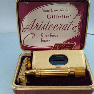 1948-1950 Gillette ARISTOCRAT Vintage Safety Razor Set with Price Tag and Insert in Case NO Date Code