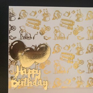 Tarjeta de cumpleaños, tarjeta de Londres, Christopher Robin, tarjeta de oro, tarjeta hecha a mano, tarjeta de globos. Winnie la caca. Tarjeta Disney.