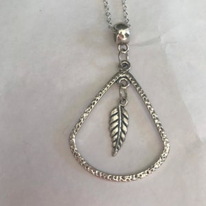 Leaf necklace .Silver plated chain ,Leaf pendant .Holiday jewellery ,gift for her, gift for Birthdays. Everyday necklace, gift ideas