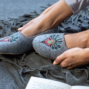 Pantuflas cálidas de fieltro gris Highlander