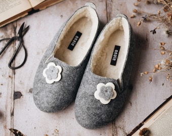 Felt Grey Flower Wool Embroidered Slippers