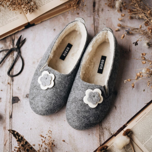 Felt Grey Flower Wool Embroidered Slippers