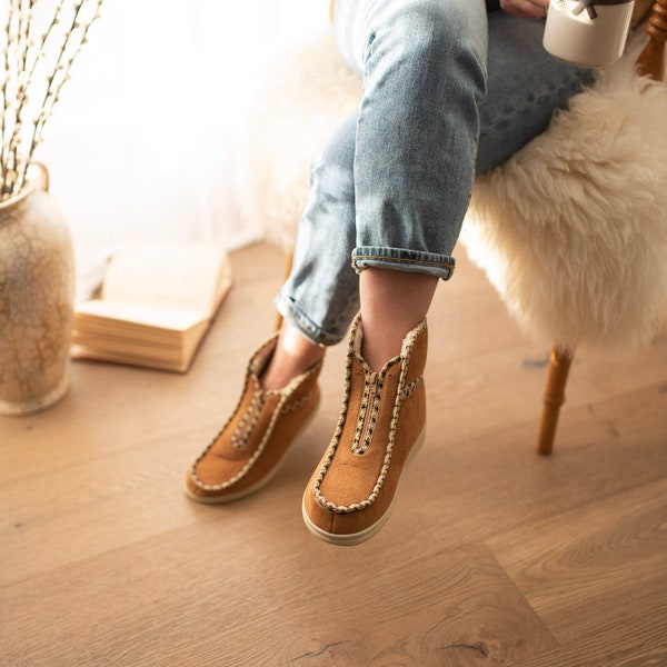 Bottines chaussons en laine marron clair