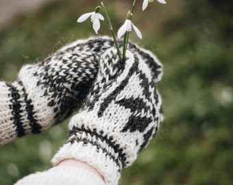 Cream Handmade Wool Mittens Star Pattern