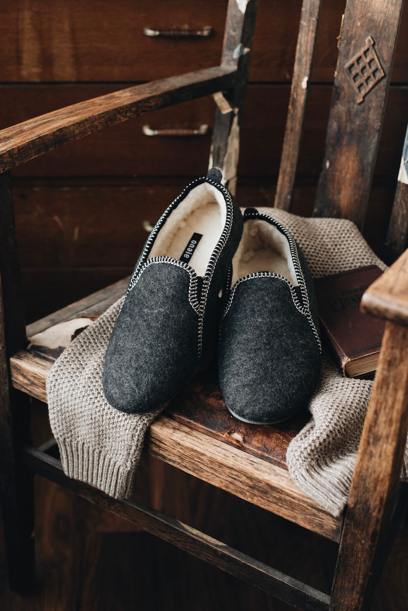 Charming Men's slippers are made of grey felt and the interior is insulated with a mix of natural wool and polyester, which will pleasantly warm your brother feet