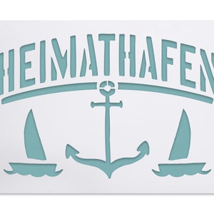 Peut inclure: Un pochoir avec le mot "HEIMATHAFEN" en caract&egrave;res gras et carr&eacute;s. Le pochoir comprend &eacute;galement une ancre avec deux voiliers de chaque c&ocirc;t&eacute;. Le pochoir est en mat&eacute;riau blanc et est con&ccedil;u pour &ecirc;tre utilis&eacute; avec de la peinture.