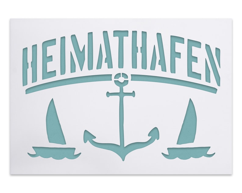 Peut inclure: Un pochoir avec le mot "HEIMATHAFEN" en caract&egrave;res gras et carr&eacute;s. Le pochoir comprend &eacute;galement une ancre avec deux voiliers de chaque c&ocirc;t&eacute;. Le pochoir est en mat&eacute;riau blanc et est con&ccedil;u pour &ecirc;tre utilis&eacute; avec de la peinture.