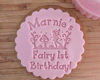 Sello personalizado para galletas de primer cumpleaños de hada para recuerdos de fiesta, comida de fiesta, sello para cupcakes de cumpleaños con temática de bosque, hada de seta caprichosa