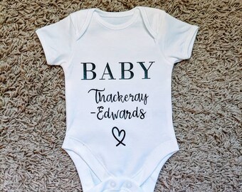 Body personalizado para anunciar el nacimiento de tu bebé: Apellido personalizado