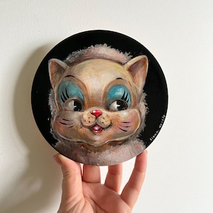 Tableau vintage chaton • Art acrylique rétro sur bois • Portrait de chat rond encadré • Décoration murale nostalgique fantaisiste • PRÊT À ACCROCHER