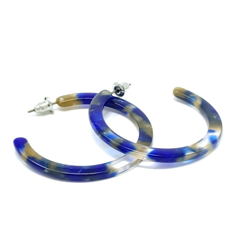 Sutton Horsebit Resin Hoop Earrings