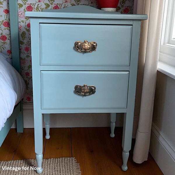 Edwardian End Table With Two Drawers