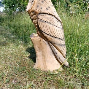 Chainsaw art, garden figure, wood carving art, autumn decoration, gift, wooden eagle owl, garden animal figures, garden love