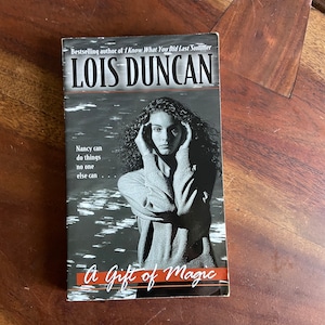 Vintage 1999 Paperback A Gift of Magic by Lois Duncan, Horror, YA, Young Adult, YA Horror, Suspense, Thriller