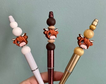 Penna con mucca delle Highlands / Penna con mucca scozzese delle Highlands / Penna con perline in silicone / Penna con mucca pelosa / Regalo a tema mucca delle Highlands