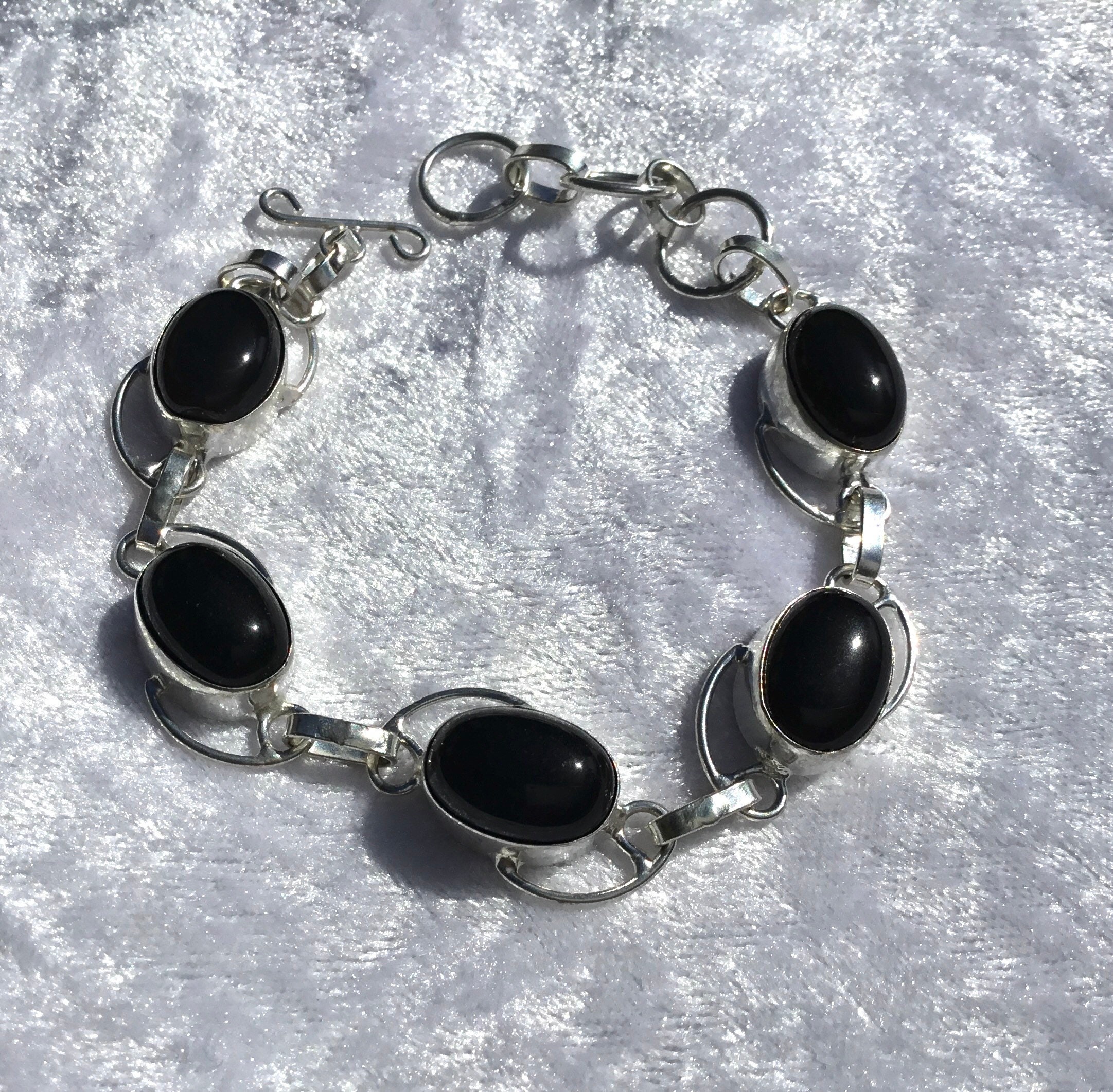 which wrist to wear black obsidian bracelet which wrist to wear black obsidian bracelet