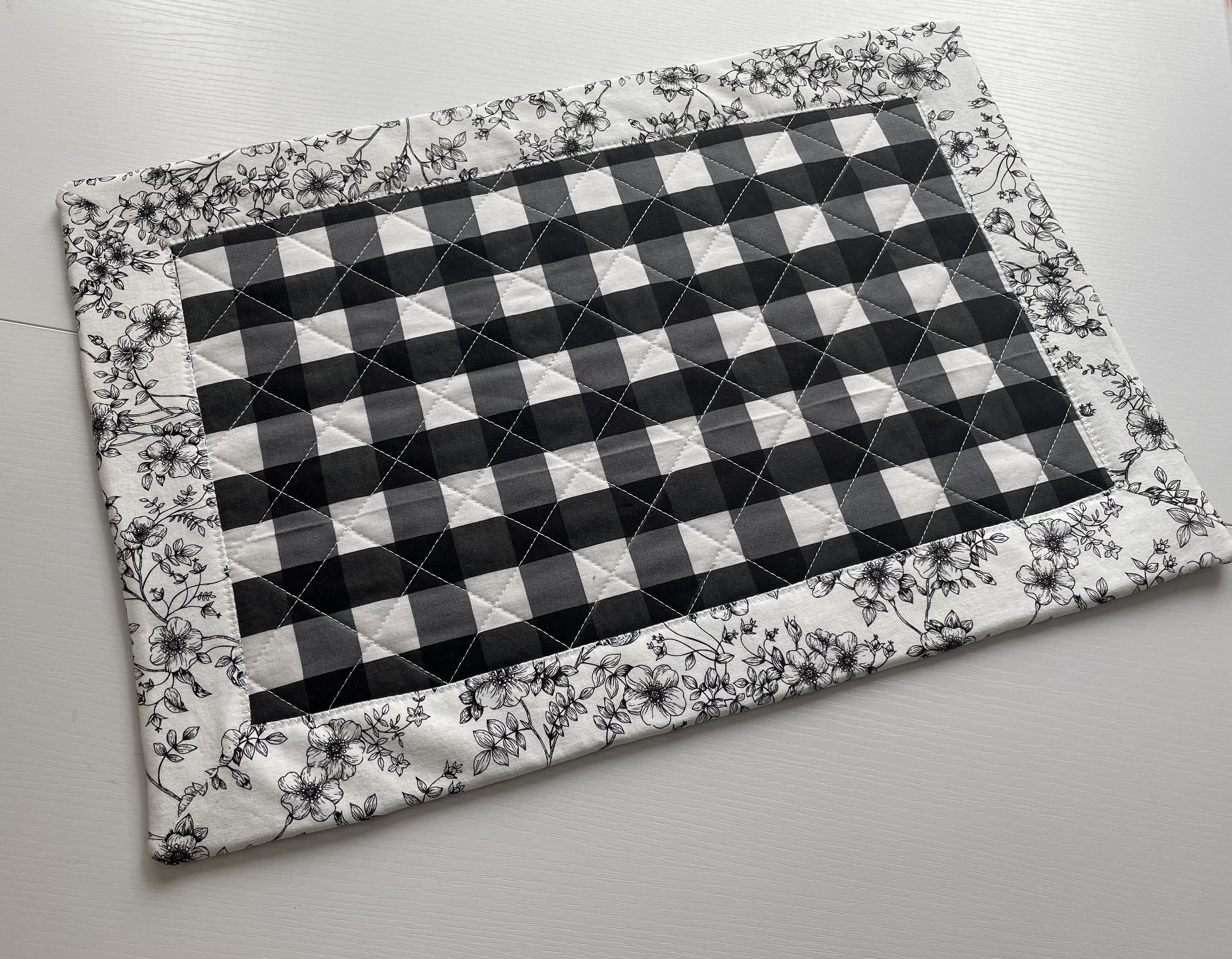 Black and White Quilted Placemats Farmhouse Kitchen Etsy
