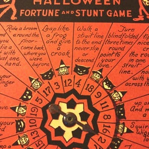Retro Halloween, Whirl-O Fortune Game, Handcrafted Plaque, Handmade Sign imagem 3