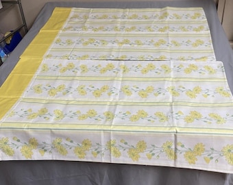 Vintage Pillowcases 1970s Dan River Dantrel USA Yellow Daisy Flower Power