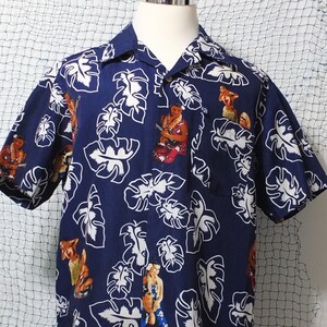 VINTAGE Roundy Bay men&#39;s tropical shirt - Navy with tropical leaves, hula girls/boys  - polyester - Large - 1980s