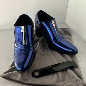 New, Designer, Aomi Italian High Heel mens shoes - mirror finish blue leather - travel bag - Size 9 (43)