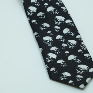 Vintage skinny tie skulls.  100% polyester - 2 inch wide  blade - 1990s