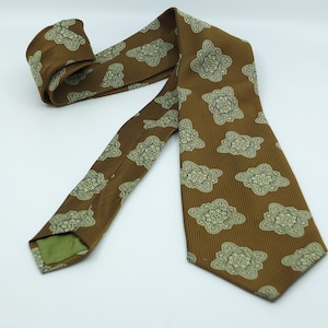 VINTAGE - Golden Clasp by Prince Consort necktie - gold brocade polyester tie - 4 inch super wide blade - 1970s